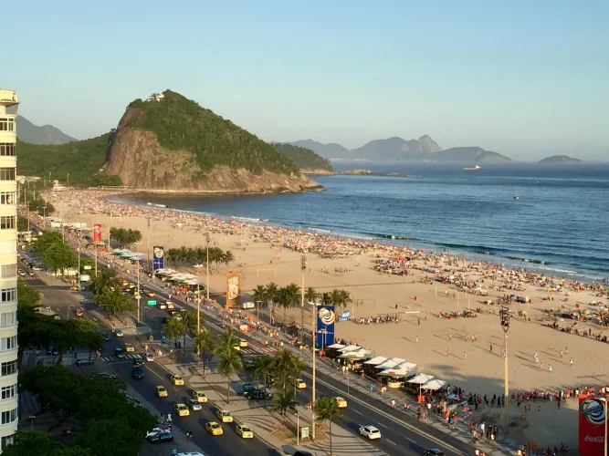Thumbnail Discover the Stunning Beach Vibes at Copacabana Beach, Rio de Janeiro