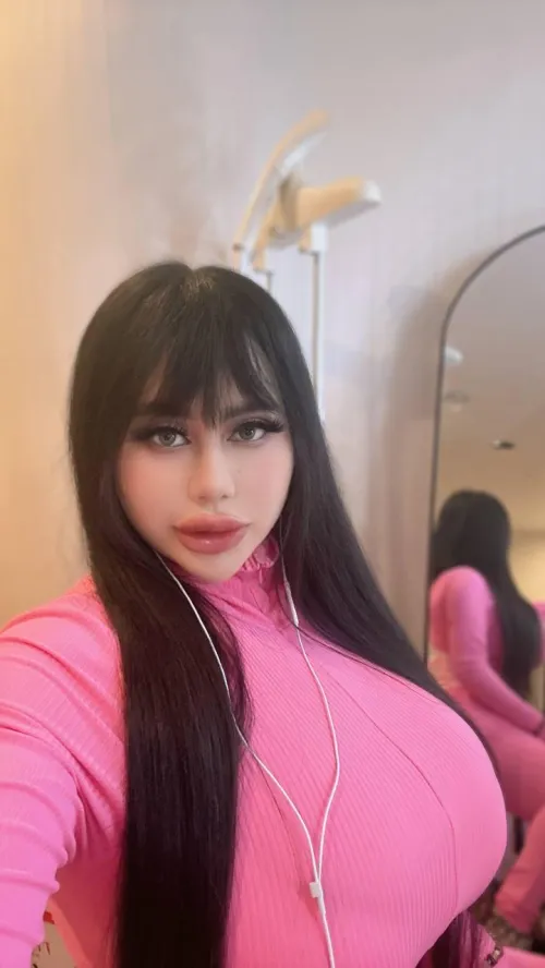 Thumbnail Starting Simple: Capture the Essence with iammilababy's Busty Selfie