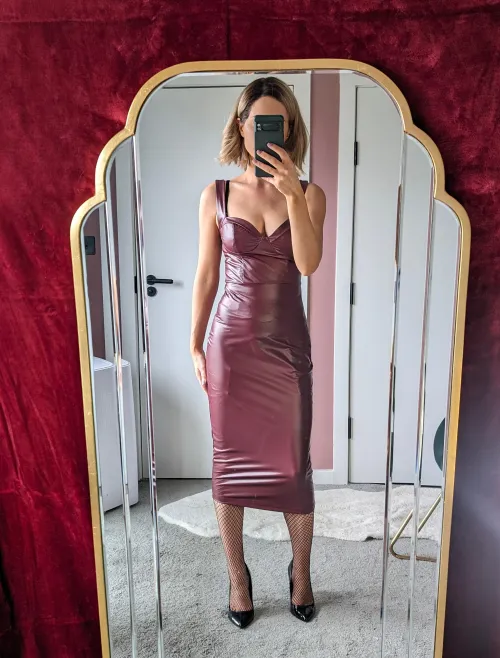 Thumbnail Unveiling lisa-scott-32's Mysterious Tight Dresses Collection | Intriguing Fashion