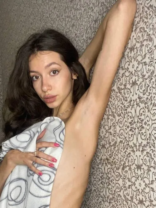 Thumbnail Incredibly Playful: Discovering ArmpitFetish with kiramonte