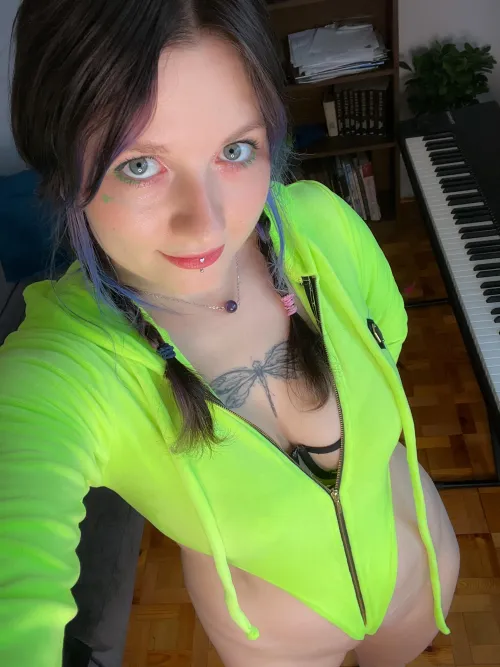Thumbnail Littlest_Fern's Raw Appeal: A NSFW Outfit Revelation