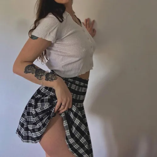 Thumbnail Adeline-Garcia's Classy and Sexy Black & White Outfit