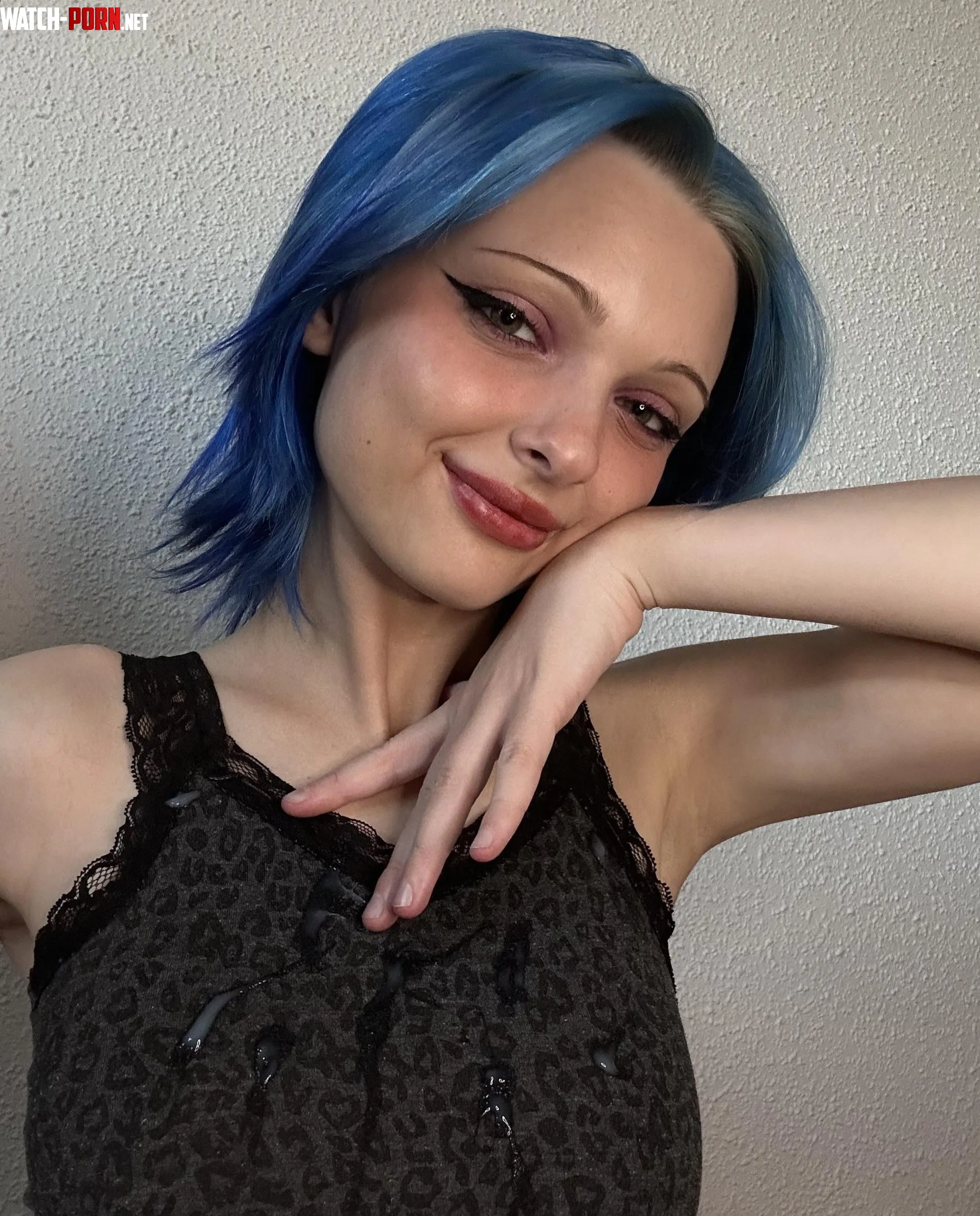 Who wants to cum and stain my clothes by _Sonichka