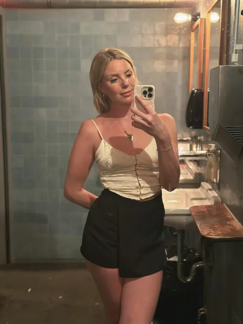 Thumbnail A Classy Girl's Night Out at the Bar | tyrellFace