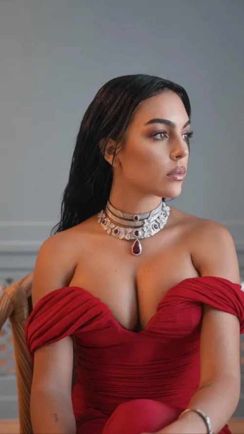 Thumbnail Georgina Rodriguez: Iconic Presence in CelebsGW