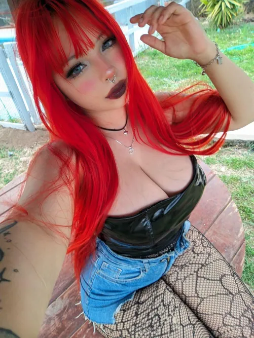 Thumbnail Embrace Your Big Titties: Author babygirlkittenxo Shares Love for Curves