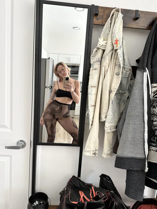 Thumbnail Unique Story of Tights Mishap by Lilylux9 in shorthairchicks