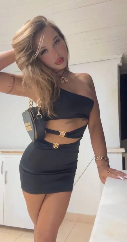Thumbnail girl_from_dream: The Vacation Girlfriend Candidate - Discover More, Classygirls Style