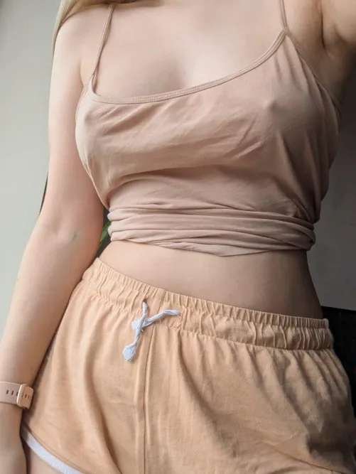 Thumbnail pixiiie_chloe Enjoys Pokie Moments - Dive into Braless Beauty