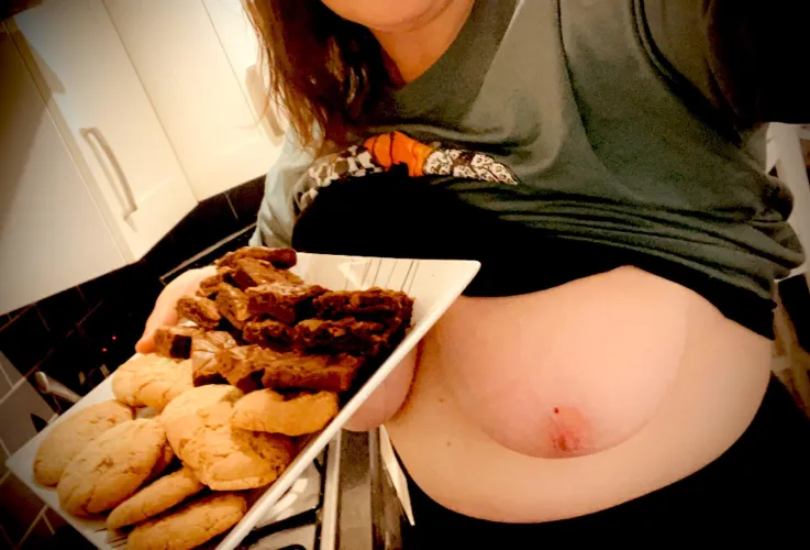 Thumbnail Sunday Baking and Cookies with LonelyTruckerWife