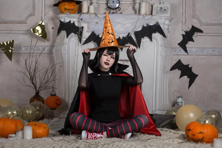 Thumbnail Anastasia Komori's Stunning Mavis Cosplay from Hotel Transylvania