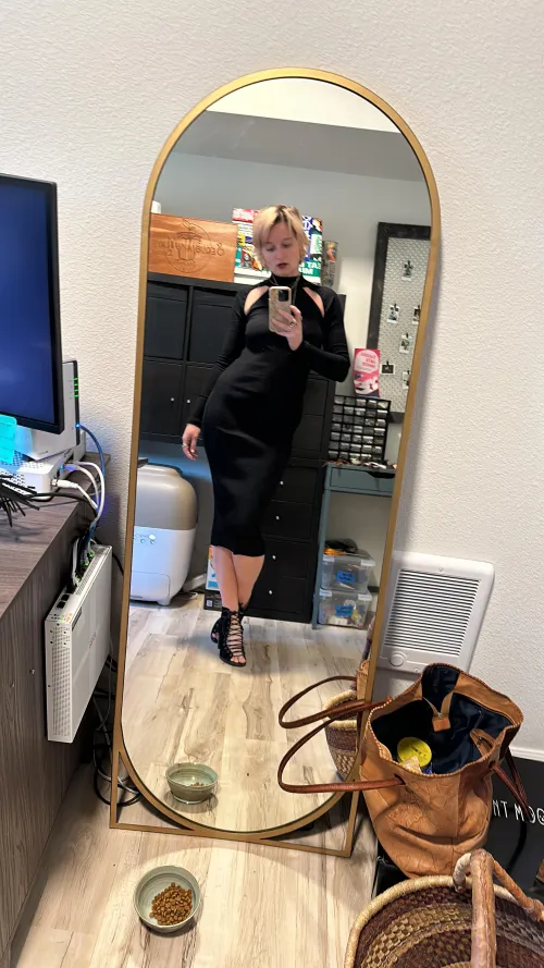 Thumbnail lilylux9: Secrets Under Tight Dresses Unveiled - No Panties Allowed!