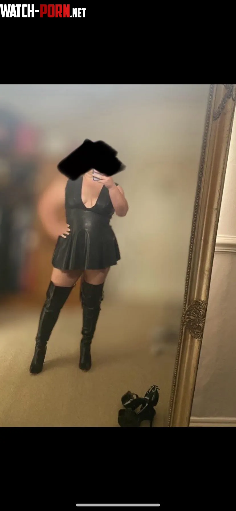 F Looking for my next sub to worship at my feet  by Mistress_E123