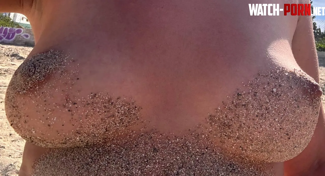 Pov I came up to you to ask you to remove the sand from my nipples my hands are covered in cream by kitten_bad