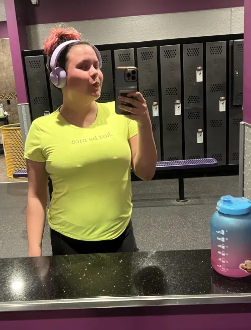 Thumbnail Braless Gym Adventures: A Day with fl0wer_bxby