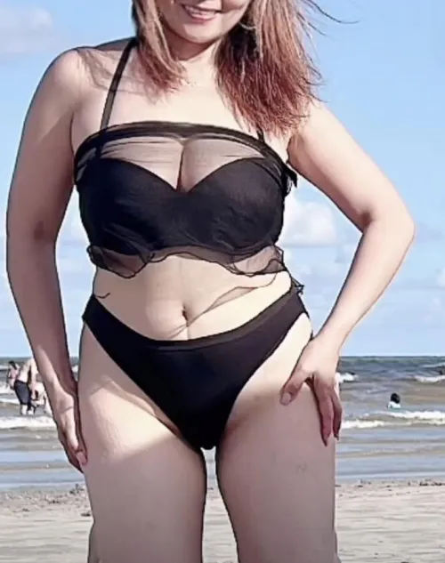 Thumbnail Eternal Summer: Embracing Bikini Season with KindCalligrapher9124