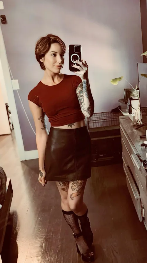 Thumbnail Feeling Cute in a Leather Skirt with elgatogorda | LadiesInLeather