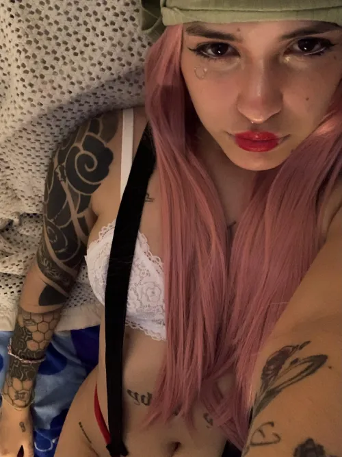 Thumbnail spicymoomy_ Captures Charm in a Captivating 'Selfie Cute'