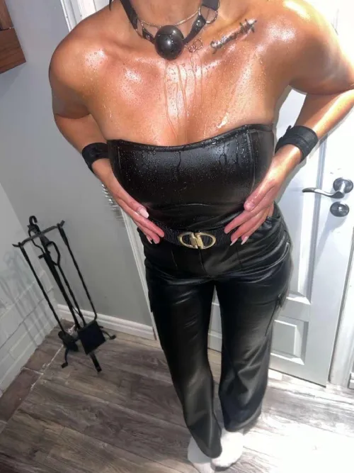 Thumbnail Embrace the Controversial Choice: Gagball or Not in Leather