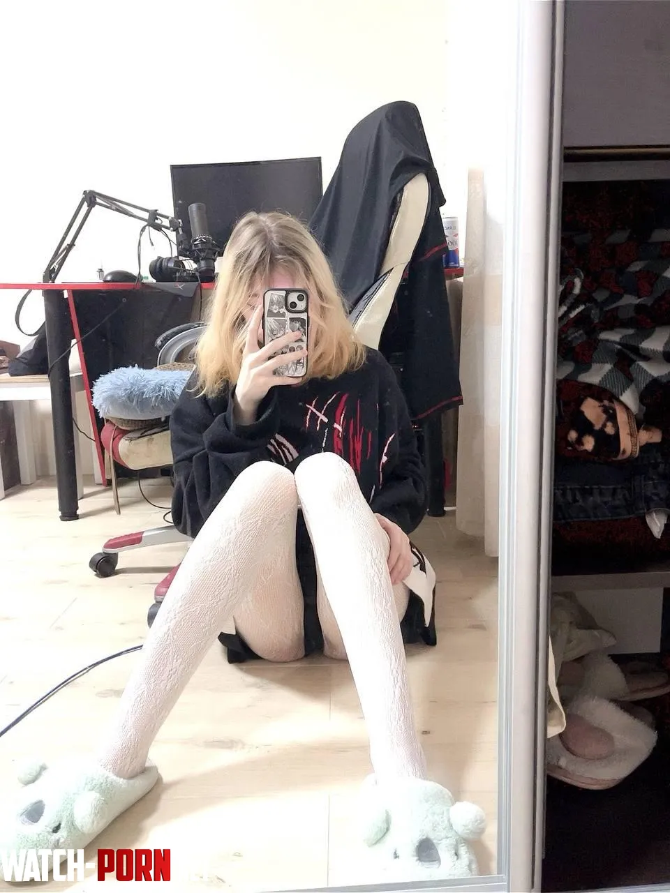 Wanna be your online girlfriend tonight by lonelyruna