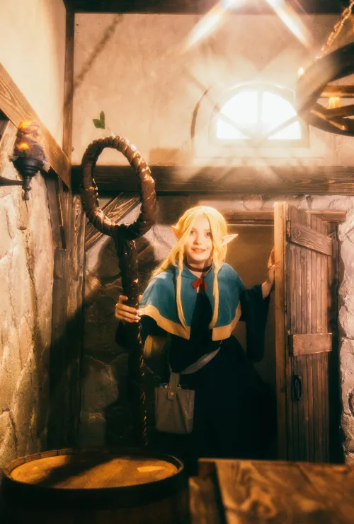 Thumbnail Mizu Stuns as Marcille from Dungeon Meshi in Mesmerizing Cosplay