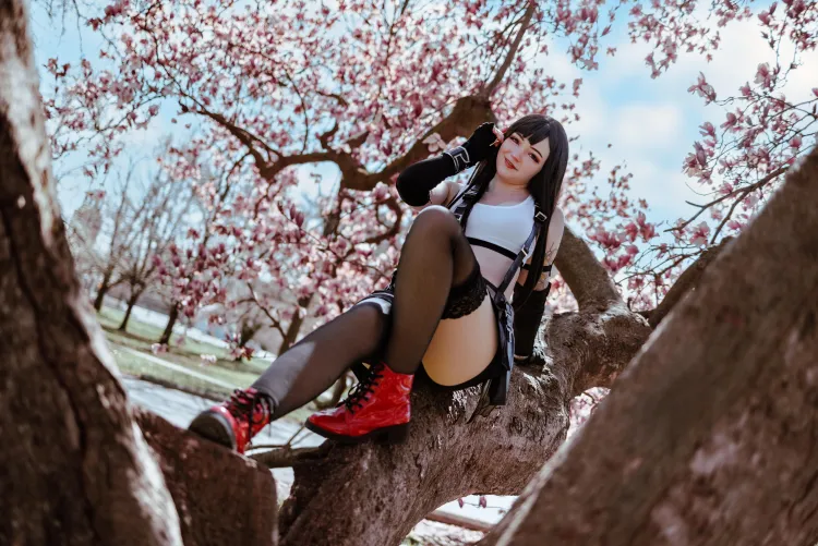Thumbnail many_rats_in_a_coat Nails Tifa Cosplay in Remarkable Detail