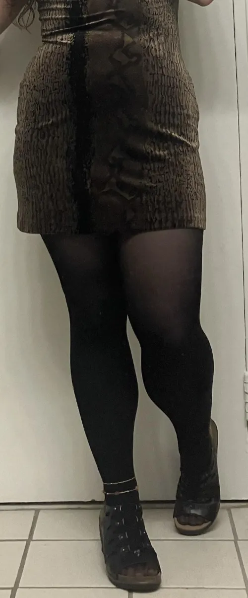 Thumbnail Dressed to Impress: Unveiling Pantyhose Beauty | asterisk101213