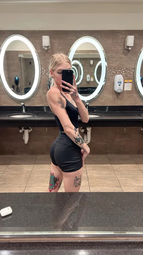 Thumbnail Special Delivery: Your Booty Package Has Arrived