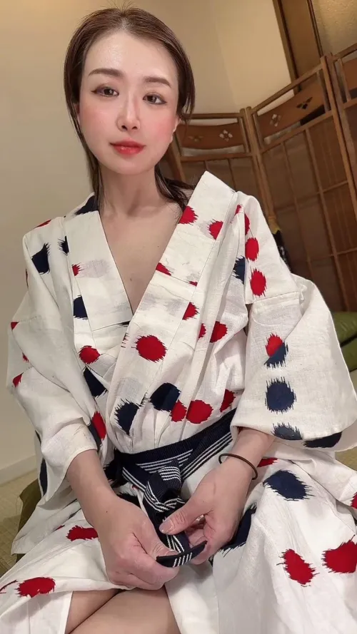 Thumbnail Hot Yukata Moments: shihoshodogirl's Japanese Hotties Selfie