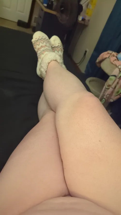 Thumbnail GeekyGWPlus Finds Warmth with Slippers in gonewildbbw Journey