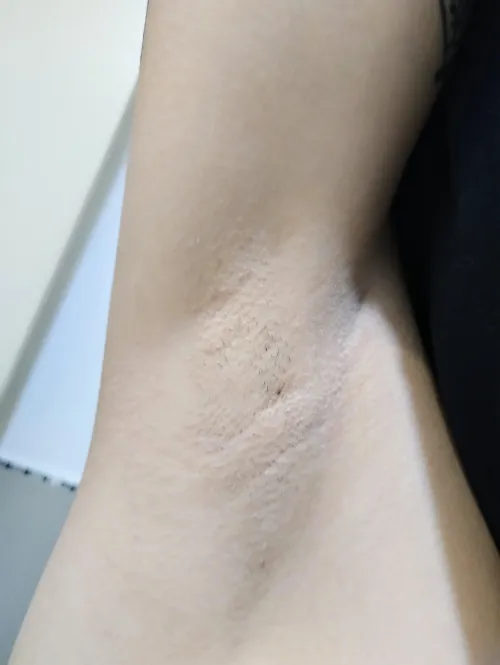 Thumbnail diosagriega_22's Provocative Invitation: A Closer Look at Armpit Hairs