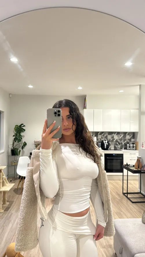 Thumbnail lil_misssy's Ready-to-Go MirrorSelfie
