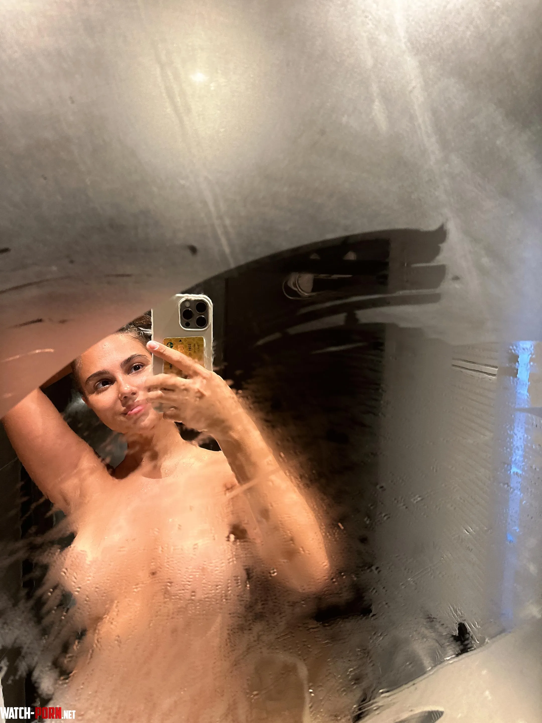 Taking selfies of my naked body by onlyleilalewiss