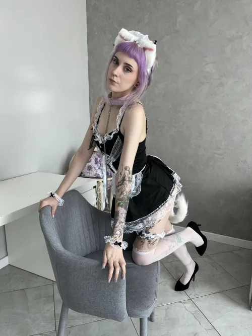 Thumbnail Bouncing_Evil's Feel-Good Collared Style: Cute and Confident