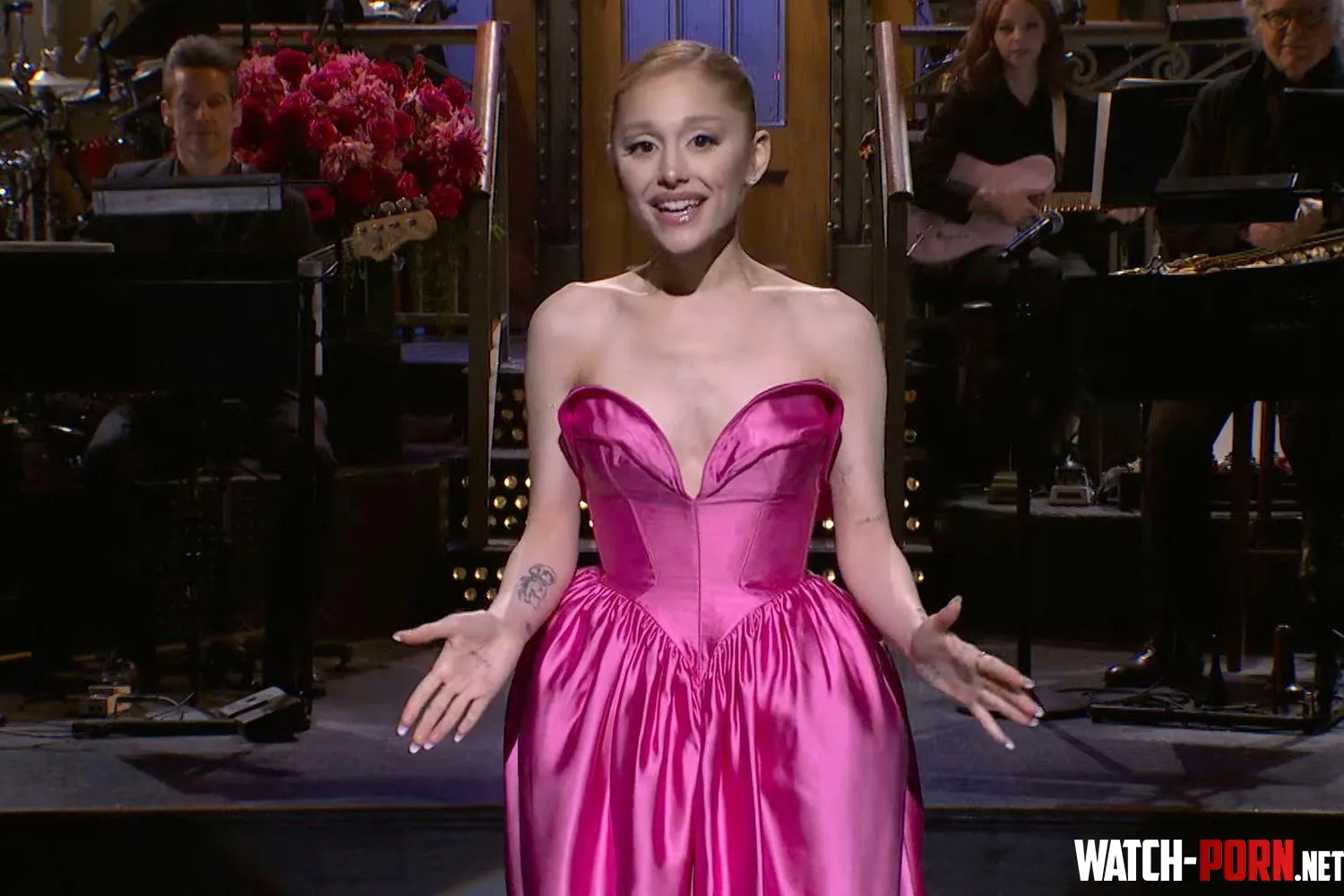 Ariana Grande SNL by Fanrpfr