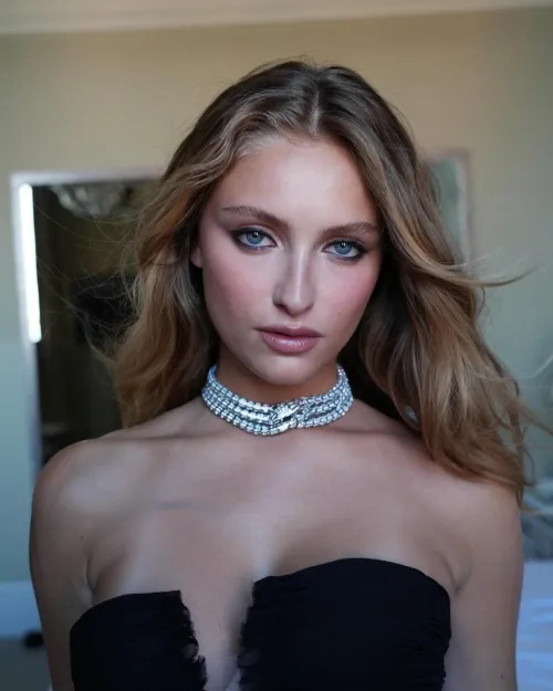 Thumbnail Dive into the World of Beatrice Vendramin with tarzore
