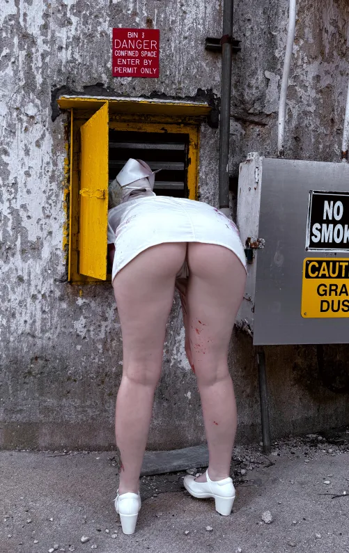 Thumbnail ellechu Stuns as the Silent Hill Nurse in cosplaybutts