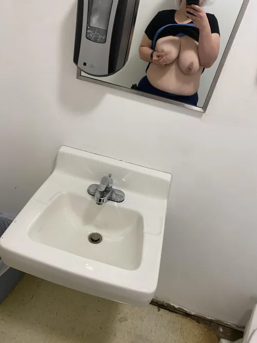 Thumbnail Flores_BBW Craves Attention for Her Titties