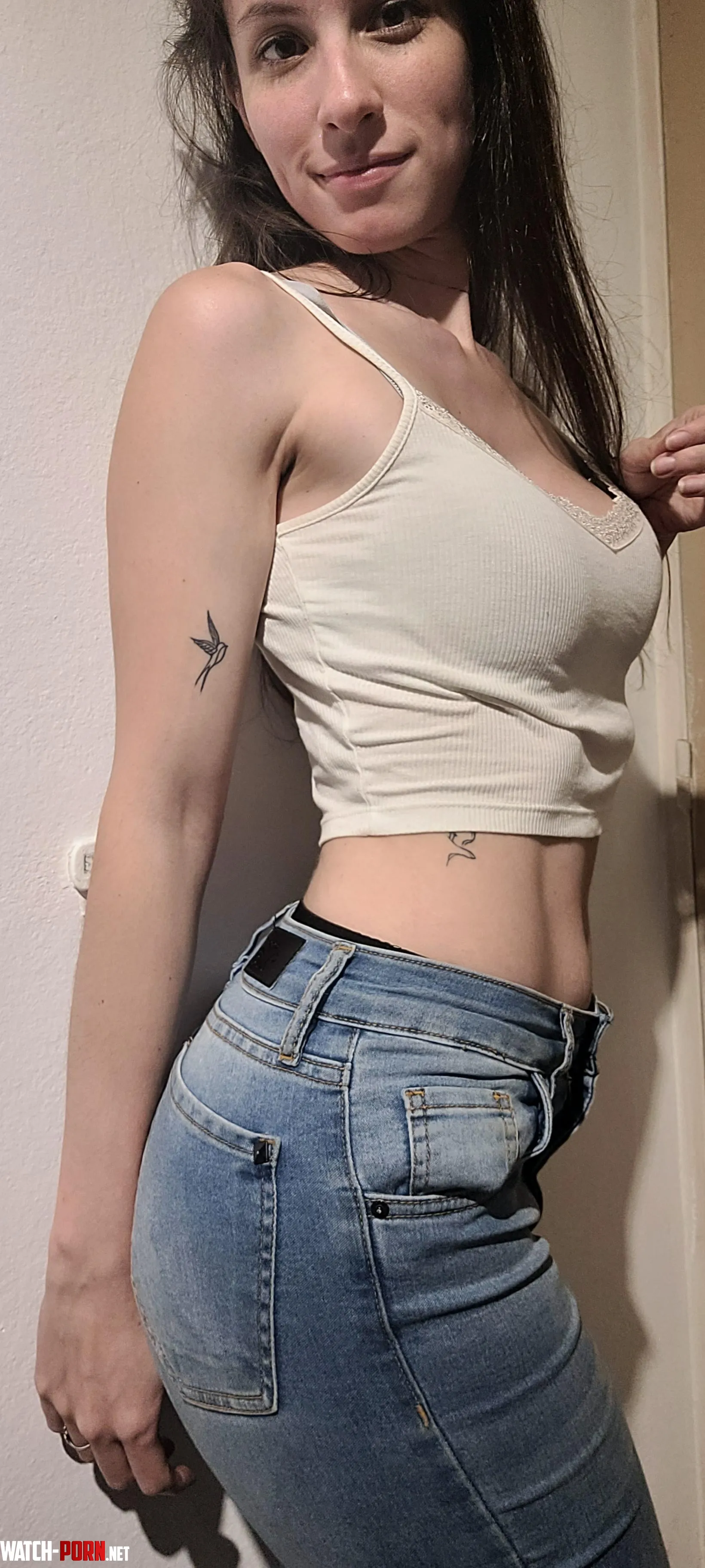 I love crop tops with lowrise pants  by Lulitabunny