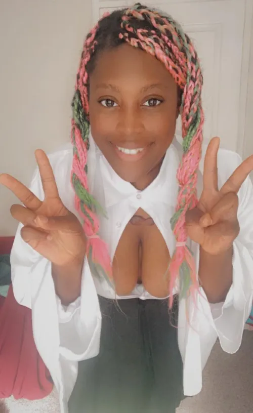 Thumbnail Akutagawaryx's Boa Hancock Cosplay: A Seductive Rendition