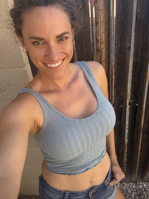 Thumbnail Embracing Uniqueness with Sienna June's Style | Croptopgirls