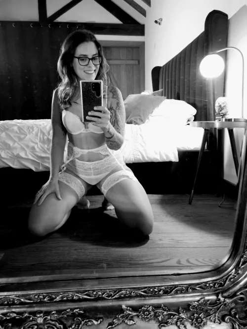 Thumbnail Innocent_hotwife_xxx's Date Night MirrorSelfie