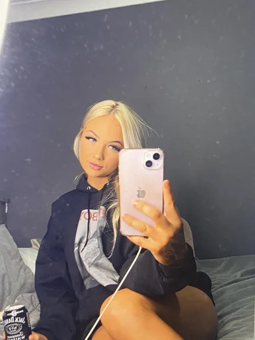 Thumbnail Fashion Dilemma: Should PatriciaNicholeq Take it Off?