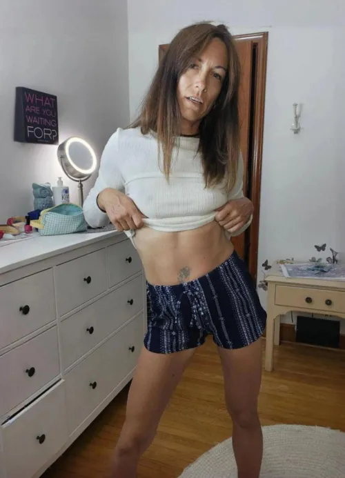 Thumbnail Endless Fun with wondermilff's Short and Fun Crop Tops