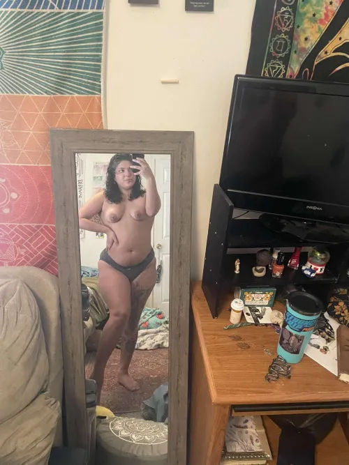 Thumbnail Mrs-Flourish69 Shares Post-Shift Nude Selfie Out of the Shower