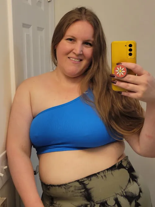 Thumbnail Sensual Support: Join FinishWithFae, the Chubby Girl Looking to Help You Cum