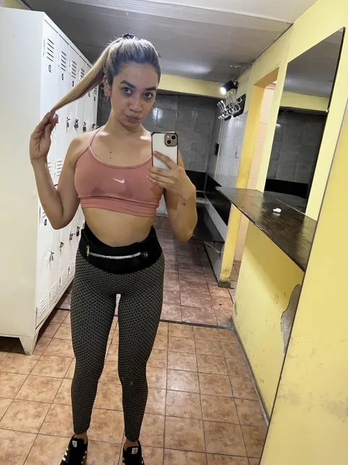 Thumbnail Afternoon Elegance: Girl270's Sexy Croptop Collection