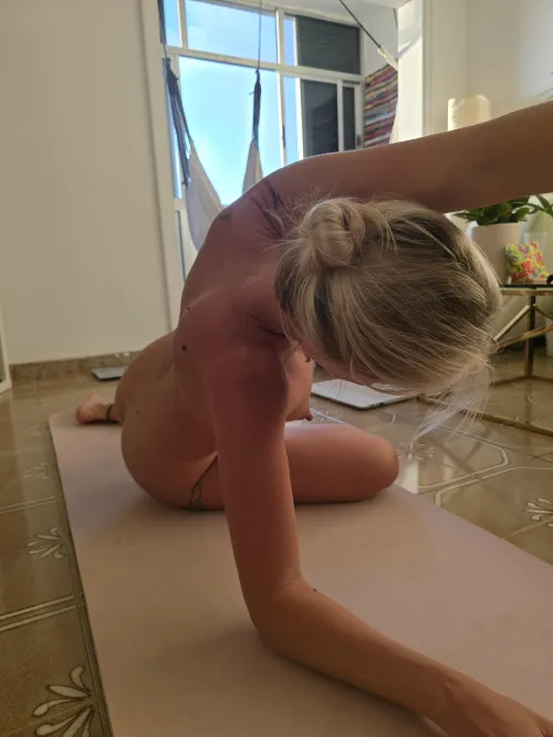 Thumbnail Pilates Naked: A Bold Move by vulpesnudista