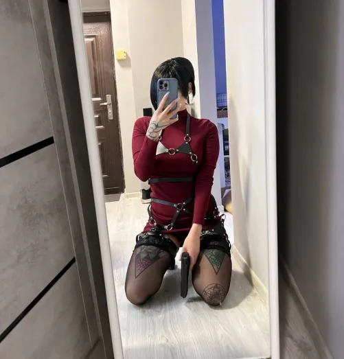 Thumbnail Ada Wong Resident Evil Cosplay by Frutella: Exceptional Attention to Detail