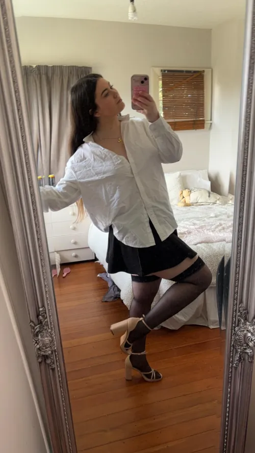 Thumbnail GracefulShimmery: Feeling Sexy - Do You Agree with This Pose?